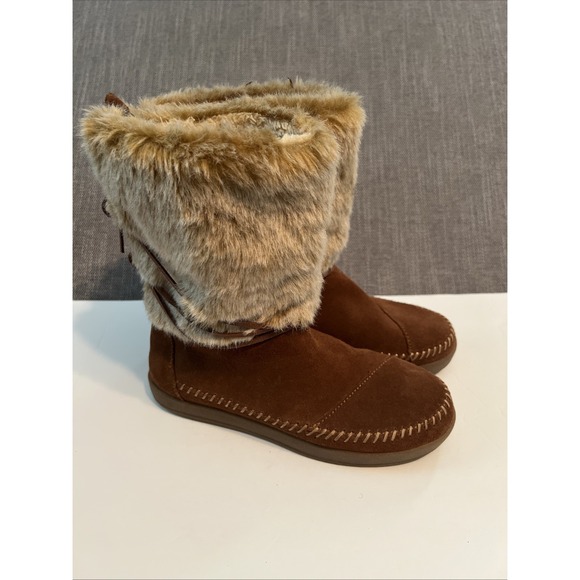 Toms Shoes - Toms Nepal Boots Women's 6.5 Leather Moccasin Faux Fur Preppy Winter